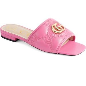 Gucci Pink flip flops